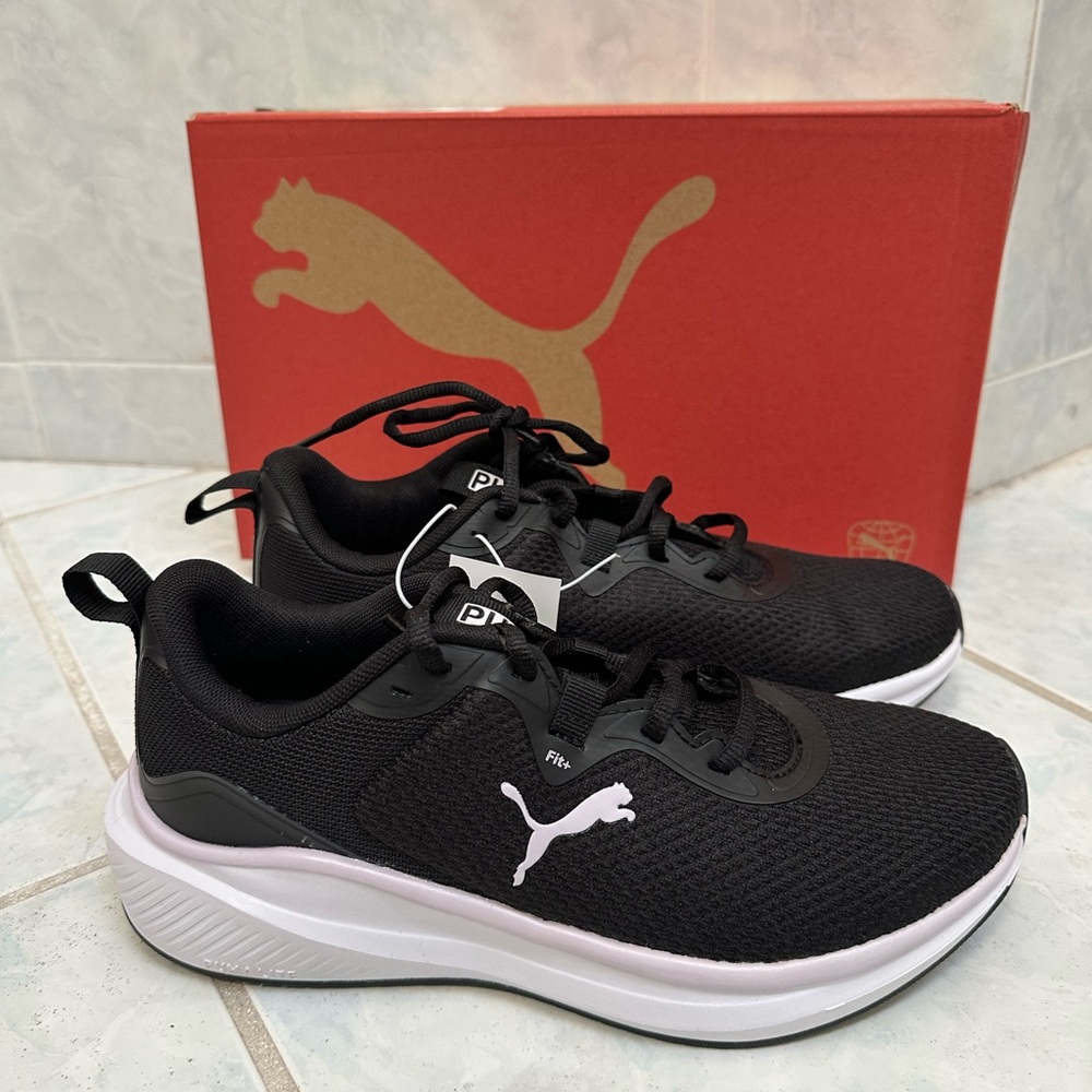NWT PUMA Women's Black Sneaker size 7.5
